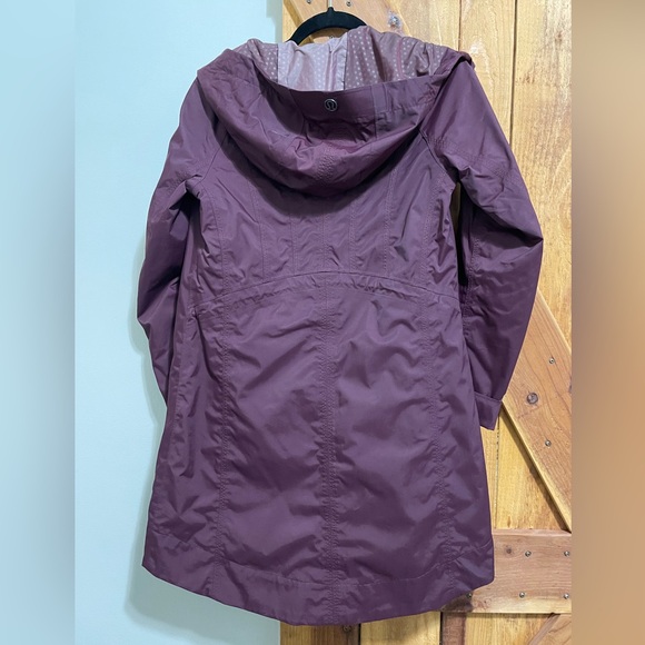 Lulu lemon rain jacket - Picture 1 of 7
